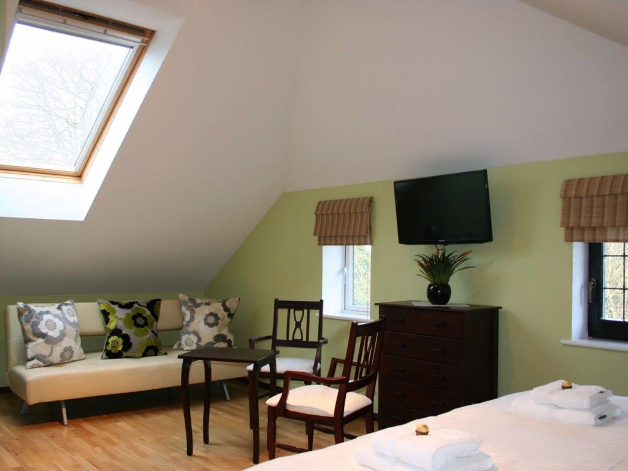 Millers House Boutique B&B إيمسوورث المظهر الخارجي الصورة