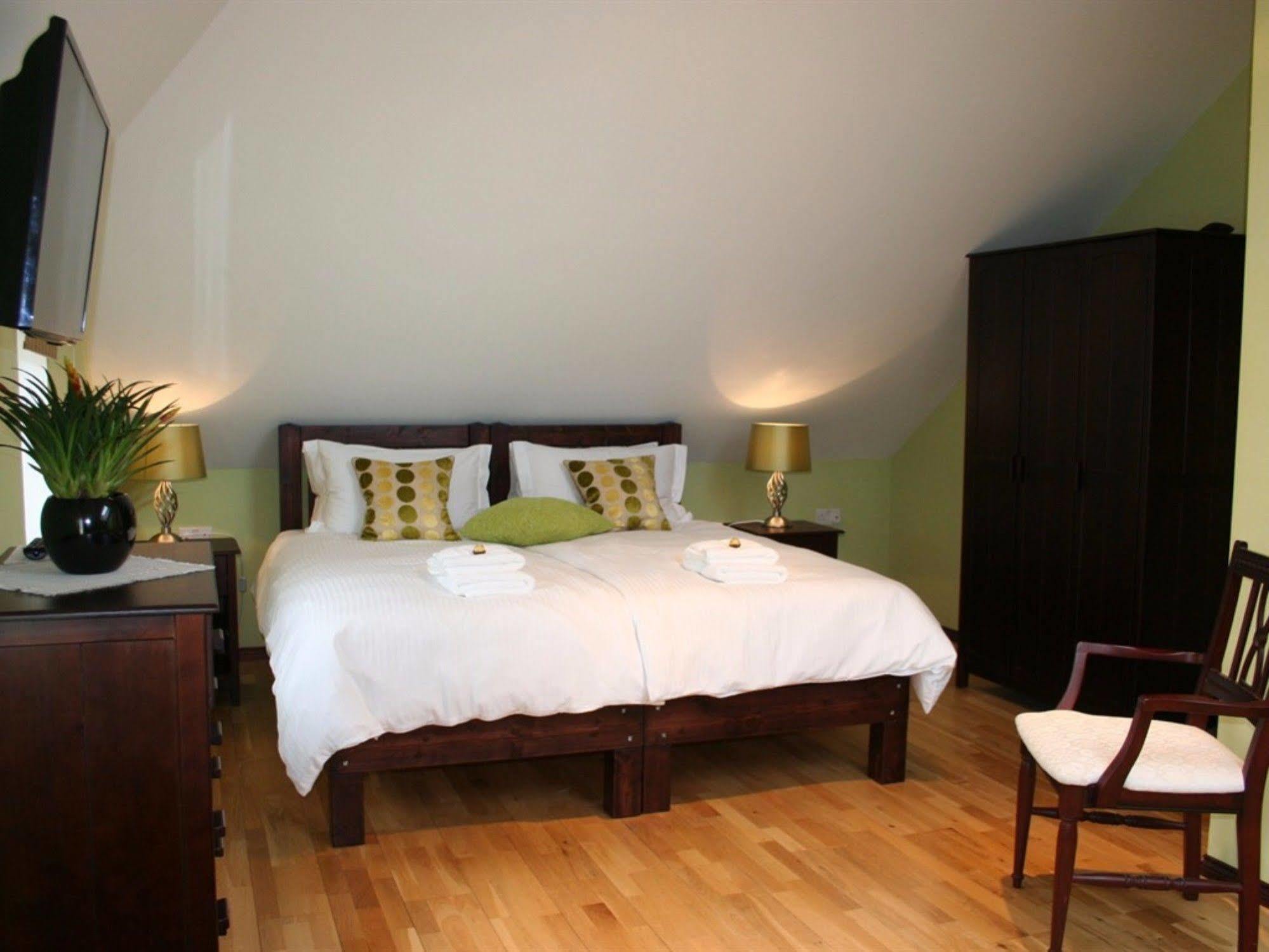 Millers House Boutique B&B إيمسوورث المظهر الخارجي الصورة